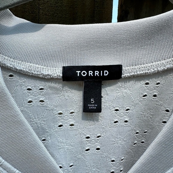 Torrid Light Grey Perforated Zip Up Bomber Jacket in Eyelet Stone Size 5X - Picture 10 of 14